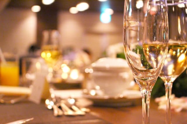 大人数宴会の会場選び完全ガイド2026|50人〜200人規模の費用相場と準備の流れ