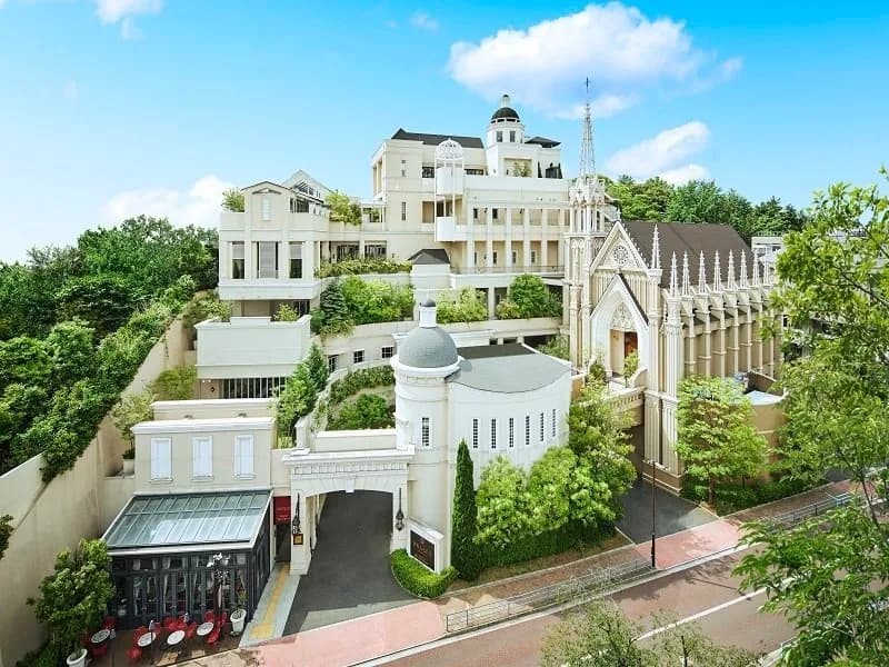 駅チカで叶える非日常のイメージ画像